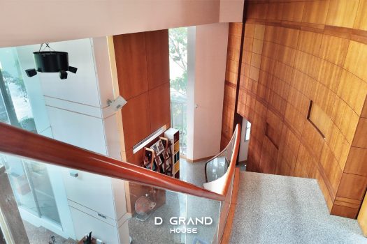 บ้านหรูในสนามกอล์ฟ วิวทะเลสาบ ทำเลดี ฮวงจุ้ยรับทรัพย์ พื้นที่ใช้สอยจัดเต็ม 1,000 ตร.ม. คุ้มเกินไปไหม!