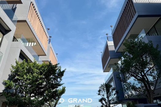 𝗕𝗮𝗮𝗻 𝗠𝘂𝗸𝗱𝗵𝗮 𝗣𝗮𝘁𝘁𝗵𝗮𝗻𝗮𝗸𝗮𝗿𝗻-𝗦𝗿𝗶𝗻𝗮𝗸𝗮𝗿𝗶𝗻 (บ้านมุกดา พัฒนาการ-ศรีนครินทร์) บ้านเดี่ยวสุดหรู 𝟰 ชั้น ดีไซน์เก๋ ที่ไม่เหมือนใคร