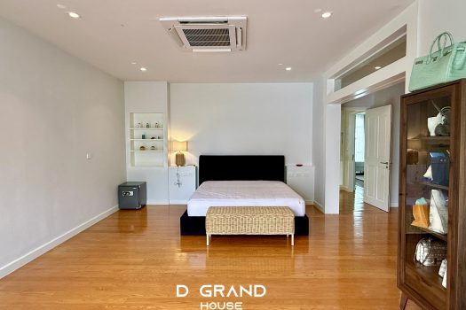 ปรับลดด่วน บ้านหรูซอยสุขุมวิท 𝟰𝟵 ทำเลดีมาก ราคาเพียง 𝟴𝟵 ล้านบาท.