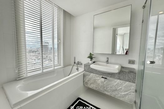 𝗙𝗼𝗿 𝗦𝗮𝗹𝗲: 𝗠𝗮𝗻𝗵𝗮𝘁𝘁𝗮𝗻 𝗖𝗵𝗶𝗱𝗹𝗼𝗺 Pet Friendly Condo ใจกลางเมือง