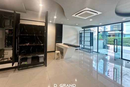 𝗣𝗿𝗲𝗺𝗶𝘂𝗺 𝗽𝗹𝗮𝗰𝗲 เอกมัย รามอินทรา 𝟮 สุคนธสวัสดิ์ 𝗛𝗼𝗺𝗲 𝗢𝗳𝗳𝗶𝗰𝗲 สุดหรู แปลงมุม พร้อมลิฟท์ ในทำเลเยี่ยม