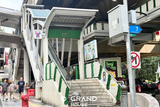 URGENT SALE/RENT : 𝗗𝗮𝘇𝘇𝗹𝗲 𝗖𝗼𝗻𝗱𝗼 : A Low Rise Condo in Sukhumvit Soi 7