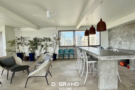 Newly Renovated fully-furnished 2-Bedroom with Stunning Views Near BTS Nana