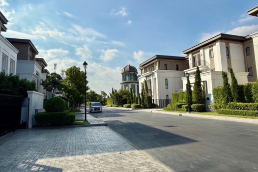 𝗛𝗢𝗧 𝗣𝗥𝗜𝗖𝗘: 𝗖𝗜𝗡𝗤 𝗥𝗢𝗬𝗔𝗟 𝗞𝗿𝘂𝗻𝗴𝘁𝗵𝗲𝗽 𝗞𝗿𝗲𝗲𝘁𝗵𝗮 บ้านหรูบนทำเลสุดฮิต!