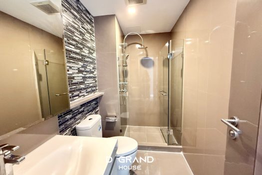 URGENT SALE/RENT : 𝗗𝗮𝘇𝘇𝗹𝗲 𝗖𝗼𝗻𝗱𝗼 : A Low Rise Condo in Sukhumvit Soi 7