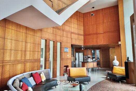 บ้านหรูในสนามกอล์ฟ วิวทะเลสาบ ทำเลดี ฮวงจุ้ยรับทรัพย์ พื้นที่ใช้สอยจัดเต็ม 1,000 ตร.ม. คุ้มเกินไปไหม!