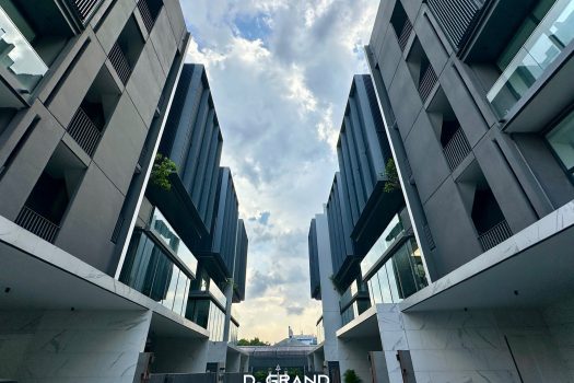 “𝟮𝟬𝟭 𝗔𝘃𝗲𝗻𝘂𝗲 เอกมัย-พระราม 𝟵” โฮมออฟฟิศ สุดหรูหรา 𝟲 ชั้น ใจกลางเมือง บนทำเลเลียบทางด่วนรามอินทรา