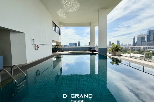 Newly Renovated fully-furnished 2-Bedroom with Stunning Views Near BTS Nana