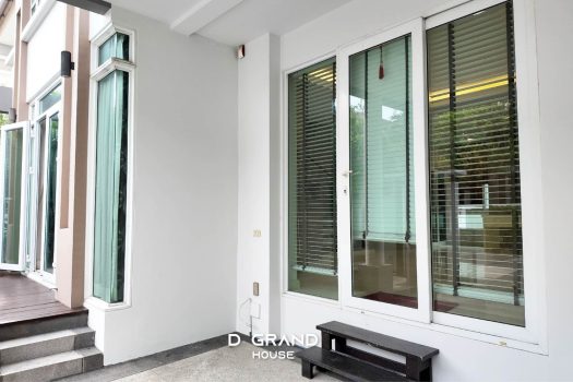 บ้านหรูหลังมุม 2ชั้น ทำเล ลาดพร้าว ซอย 1 ปรับราคาลงเพิ่มเกือบล้าน !!!