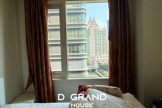 Hot Deal! Luxury 2BR Condo in Chidlom – Below Market Price!