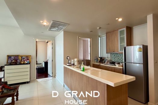 Hot Deal! Luxury 2BR Condo in Chidlom – Below Market Price!