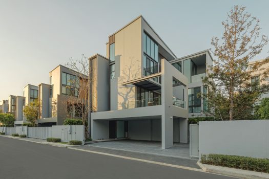 𝗩𝗜𝗩𝗘 กรุงเทพกรีฑา (𝗩𝗶𝘃𝗲𝟮) – บ้านหรู แต่งสวย 𝟯 ชั้น พร้อมลิฟต์ บนทำเลศักยภาพ!