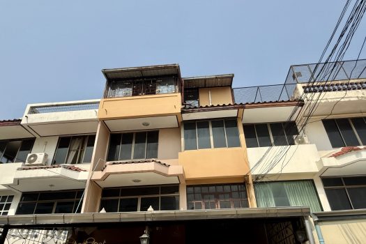 ขายด่วน ตึกแถว 3.5 ชั้น ซอยสิรินธร 4 ทำเลทอง ใกล้รถไฟฟ้าบางบำหรุ 100 เมตร!