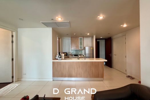 Hot Deal! Luxury 2BR Condo in Chidlom – Below Market Price!