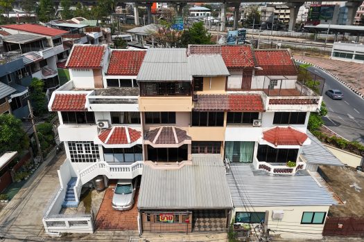 ขายด่วน ตึกแถว 3.5 ชั้น ซอยสิรินธร 4 ทำเลทอง ใกล้รถไฟฟ้าบางบำหรุ 100 เมตร!