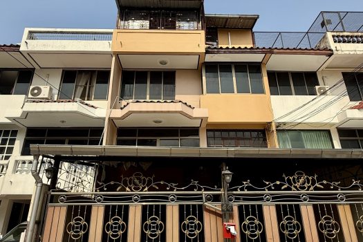 ขายด่วน ตึกแถว 3.5 ชั้น ซอยสิรินธร 4 ทำเลทอง ใกล้รถไฟฟ้าบางบำหรุ 100 เมตร!