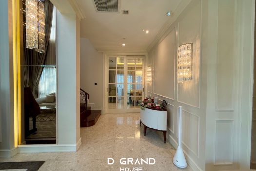 𝗚𝗿𝗮𝗻𝗱 𝗕𝗮𝗻𝗴𝗸𝗼𝗸 𝗕𝗼𝘂𝗹𝗲𝘃𝗮𝗿𝗱 ศรีนครินทร์ บ้านหรูติดรถไฟฟ้าศรีนครินทร์ เพียง 100 เมตร