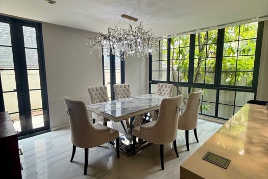 𝗥𝗮𝗿𝗲 𝗶𝘁𝗲𝗺 ใจกลางสุขุมวิท — ทาวน์โฮมหรู 𝟰.𝟱 ชั้น โครงการ 𝗤𝘂𝗮𝗿𝘁𝗲𝗿 𝟯𝟭 โครงการหรู สุด 𝗣𝗿𝗶𝘃𝗮𝘁𝗲 สำหรับ 𝟮𝟬 ครอบครัว พร้อมลิฟต์ส่วนตัว