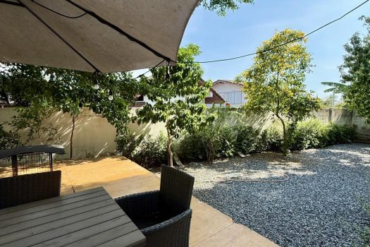 บ้านเดี่ยว ที่ดิน 1 ไร่ใจกลางเมือง 3.5 กม. จากศิริราช 2 หลังในรั้วเดียว