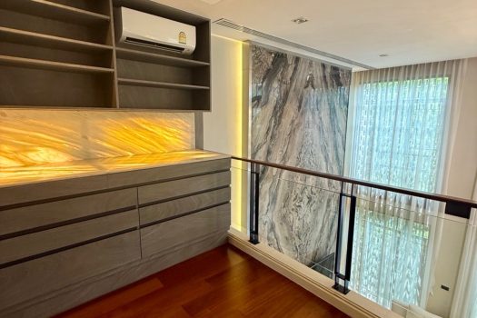 𝗥𝗮𝗿𝗲 𝗶𝘁𝗲𝗺 ใจกลางสุขุมวิท — ทาวน์โฮมหรู 𝟰.𝟱 ชั้น โครงการ 𝗤𝘂𝗮𝗿𝘁𝗲𝗿 𝟯𝟭 โครงการหรู สุด 𝗣𝗿𝗶𝘃𝗮𝘁𝗲 สำหรับ 𝟮𝟬 ครอบครัว พร้อมลิฟต์ส่วนตัว