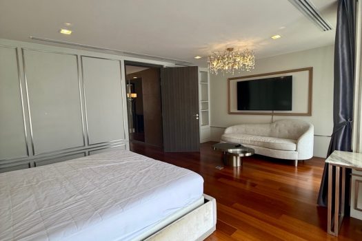 𝗥𝗮𝗿𝗲 𝗶𝘁𝗲𝗺 ใจกลางสุขุมวิท — ทาวน์โฮมหรู 𝟰.𝟱 ชั้น โครงการ 𝗤𝘂𝗮𝗿𝘁𝗲𝗿 𝟯𝟭 โครงการหรู สุด 𝗣𝗿𝗶𝘃𝗮𝘁𝗲 สำหรับ 𝟮𝟬 ครอบครัว พร้อมลิฟต์ส่วนตัว