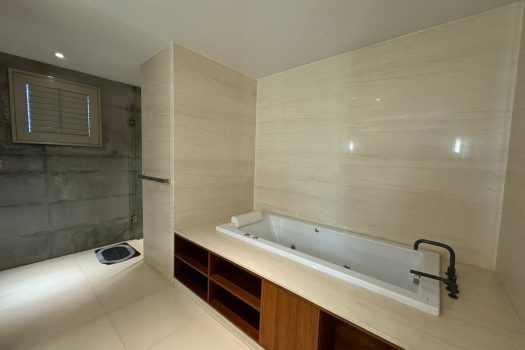 ใช่เช่า คอนโด เดอะเครสท์ ร่วมฤดี (BTS เพลินจิต)